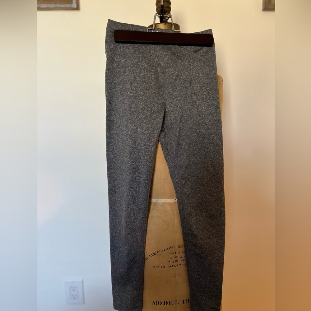 Gap teen size 10 leggings with cute v detail on waist